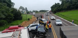 Colisão frontal deixa duas pessoas feridas em Xaxim