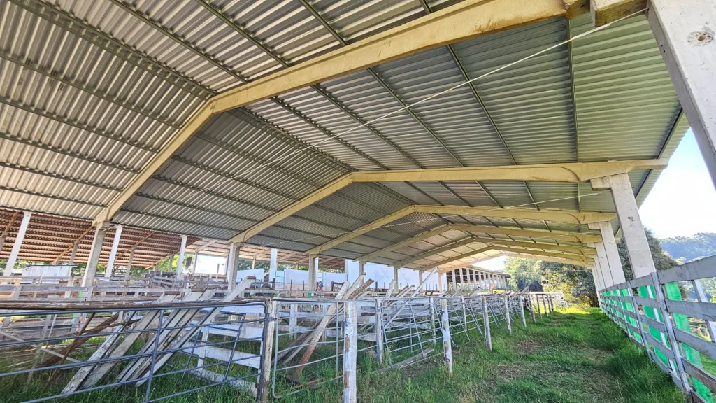 Concluída a cobertura do Galpão de Remates em Seara