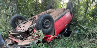 Veículo sai da pista e capota na SC-283 em Seara