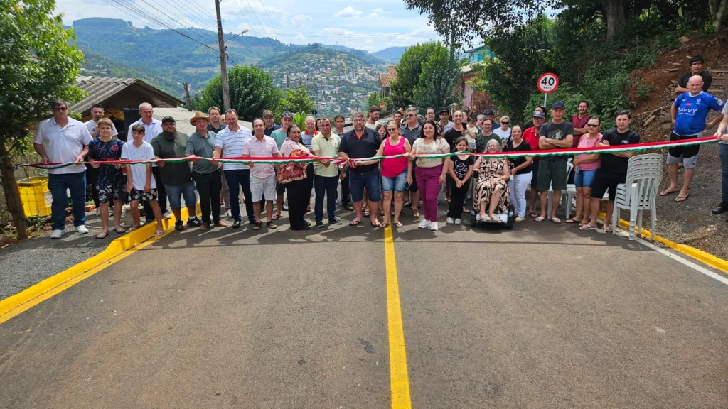 Inaugurada a pavimentação da rua Pedro Signorin, no bairro Garghetti