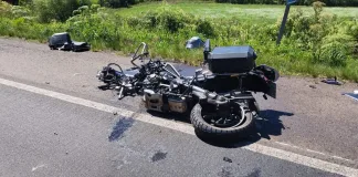 Motocicleta sofre danos de elevada monta em colisão na BR-282