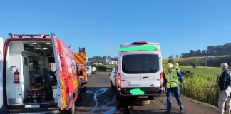 Colisão em Pinhalzinho deixa vários feridos