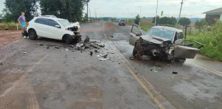 Mulher morre após colisão frontal em Palmitos