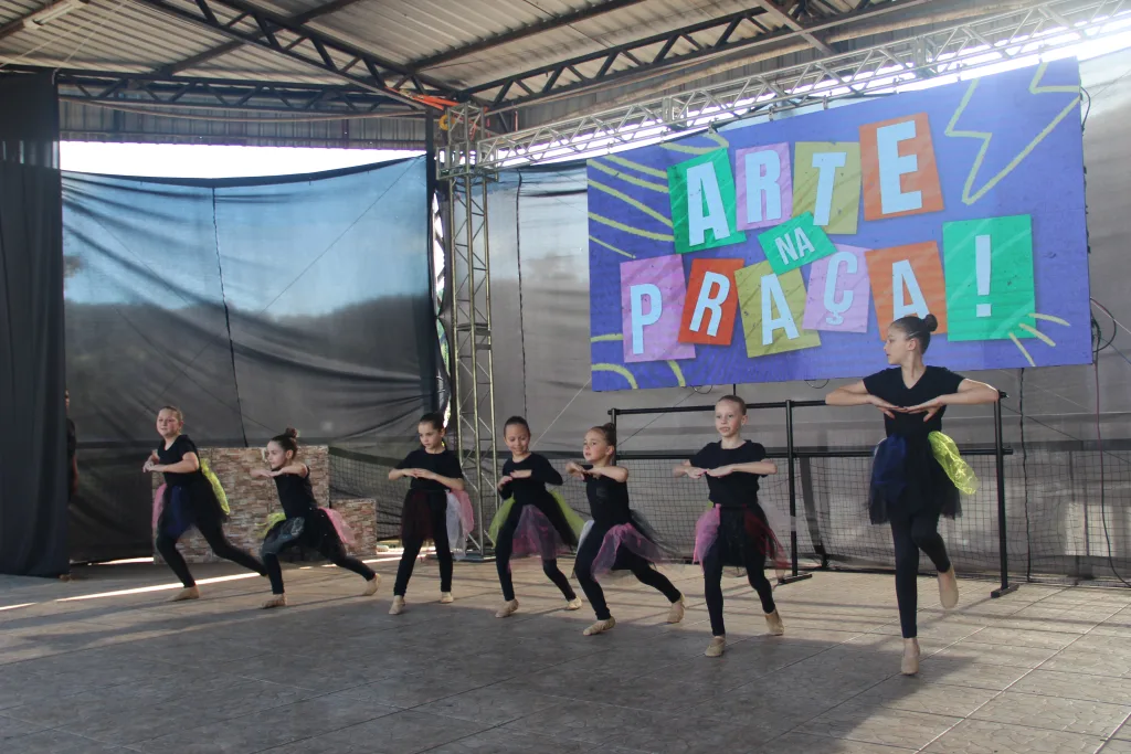 Evento Arte na Praça reúne bom público