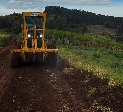 Setor de Obras de Xavantina com diversos serviços no interior