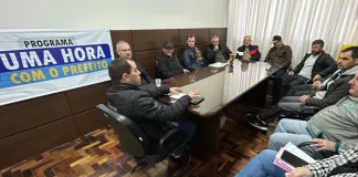 Programa Uma Hora com o Prefeito reúne associações de tratores