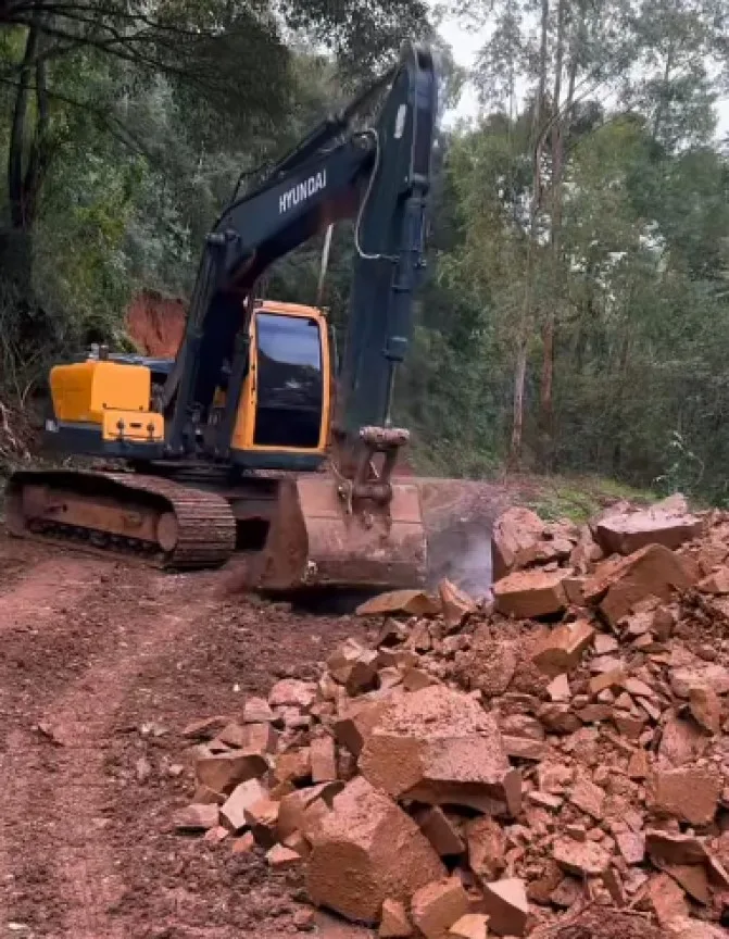 Ponto crítico na estrada entre Linha das Palmeiras e Divisa das Águas recebe melhorias