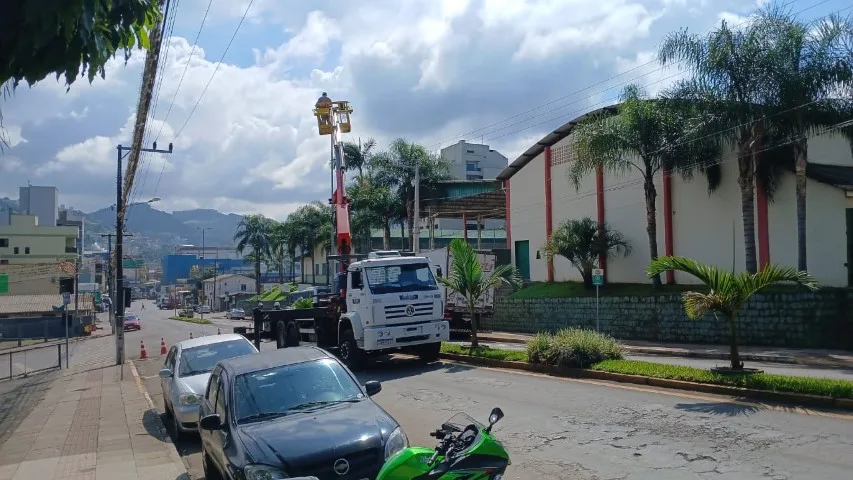 Iluminação pública de Seara recebe manutenção