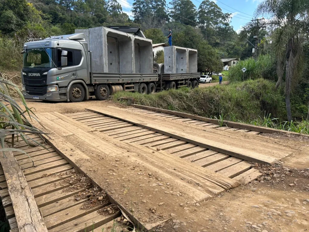 Ponte na rua São Daniel, sentido a linha Salete, será substituída por galerias