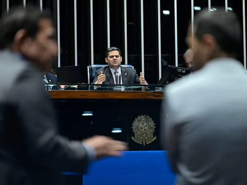 O presidente do Senado, Davi Alcolumbre, dsse que a votação foi uma derrota para o governo. Mas sinalizou com a possibilidade de construção de um novo acordo. (Fotos: Agência Senado)