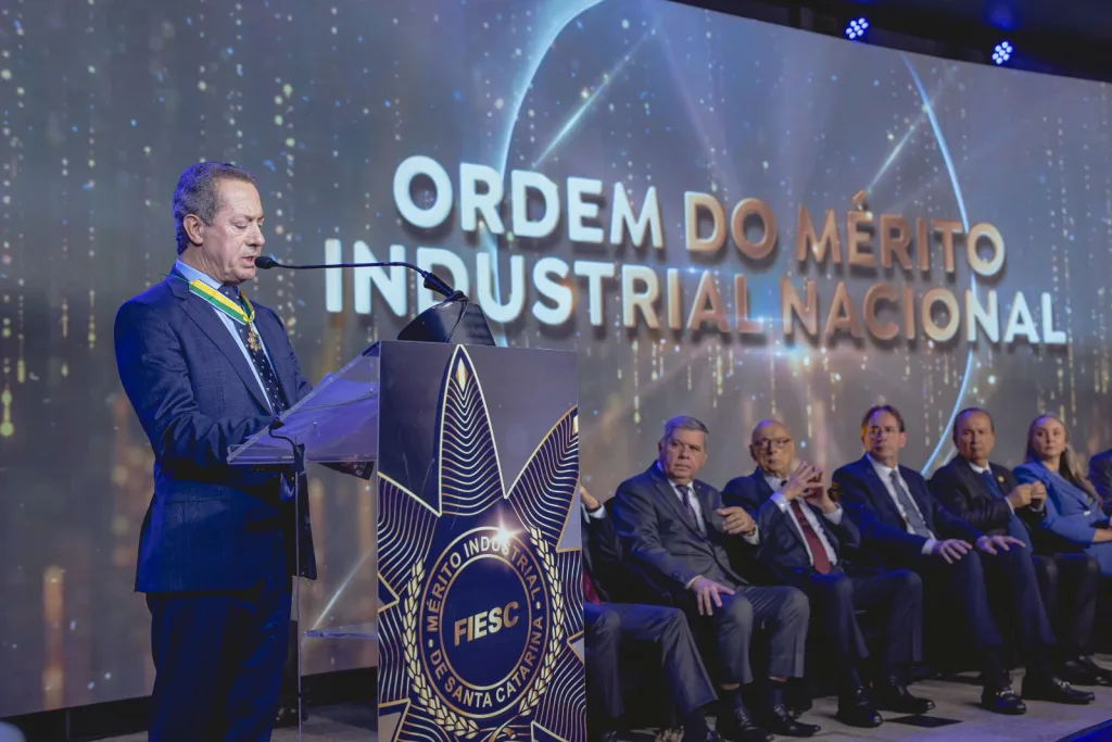 Presidente da Aurora Coop recebe a comenda máxima da indústria nacional