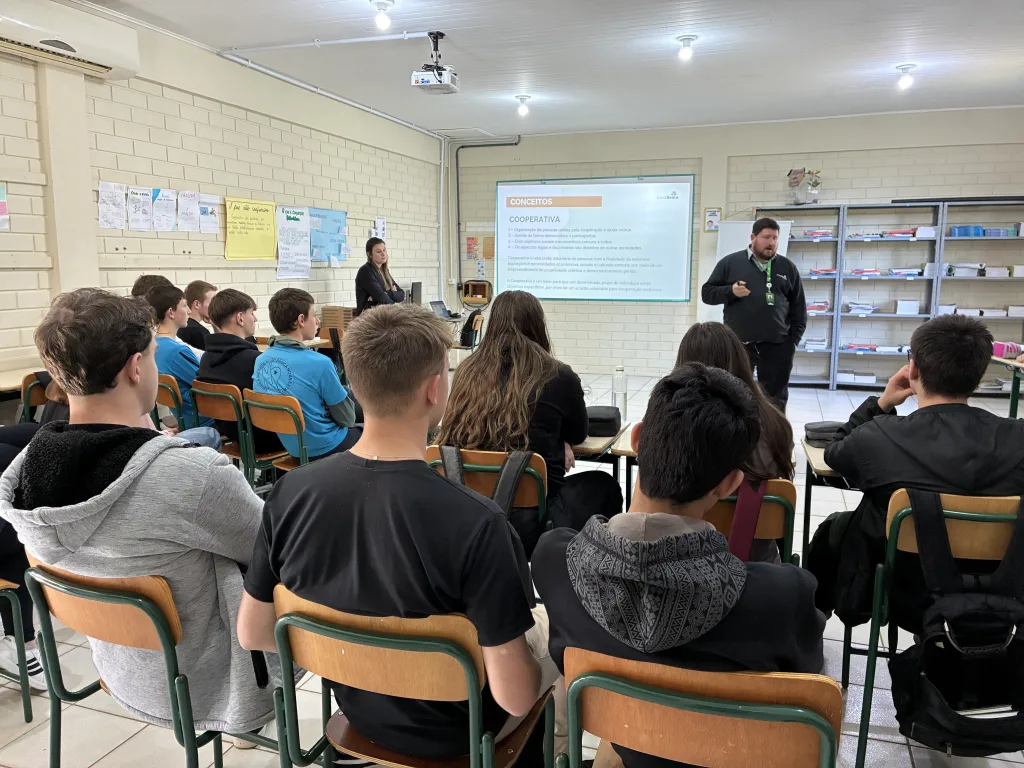 A CrediSeara percorreu os municípios de Seara, Itá, Arabutã, Arvoredo e Paial levando até as escolas o projeto Geração do Cooperativismo Construindo o futuro com a CrediSeara