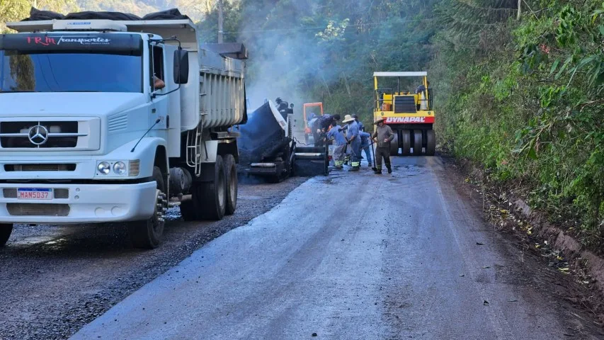 Avançam as obras de recuperação do asfalto do acesso à Nova Teutônia