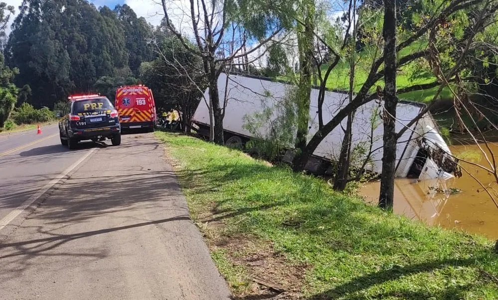 Acidente na BR-282 deixa três vítimas fatais