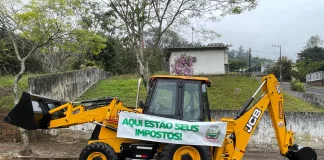 Prefeitura de Arvoredo adquire nova retroescavadeira