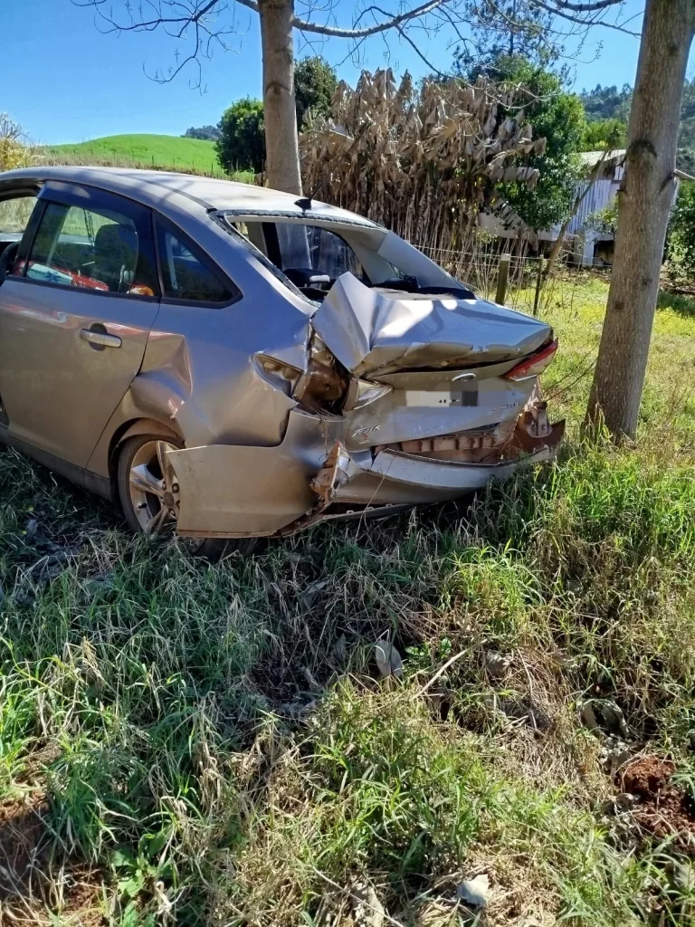 Colisão entre dois veículos é registrada na BR-282 em Maravilha