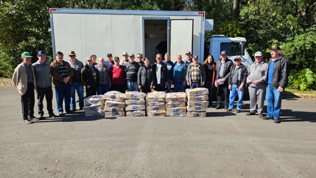 Cestas de alimentos são entregues a idosos de Seara