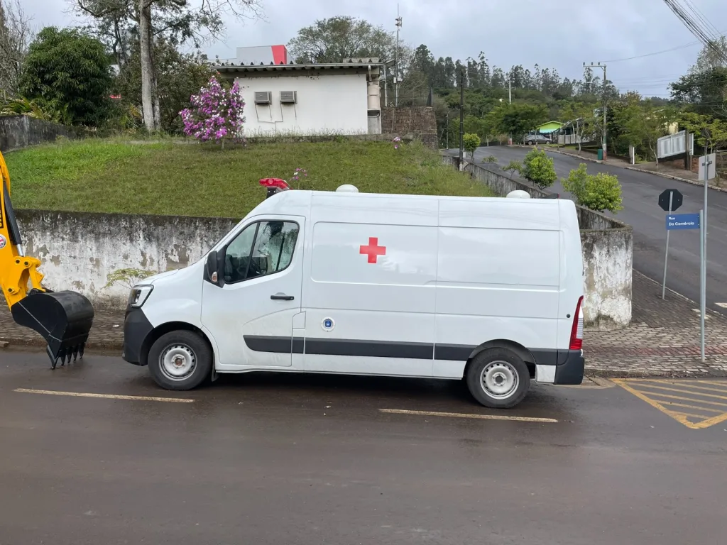Arvoredo adquire nova ambulância