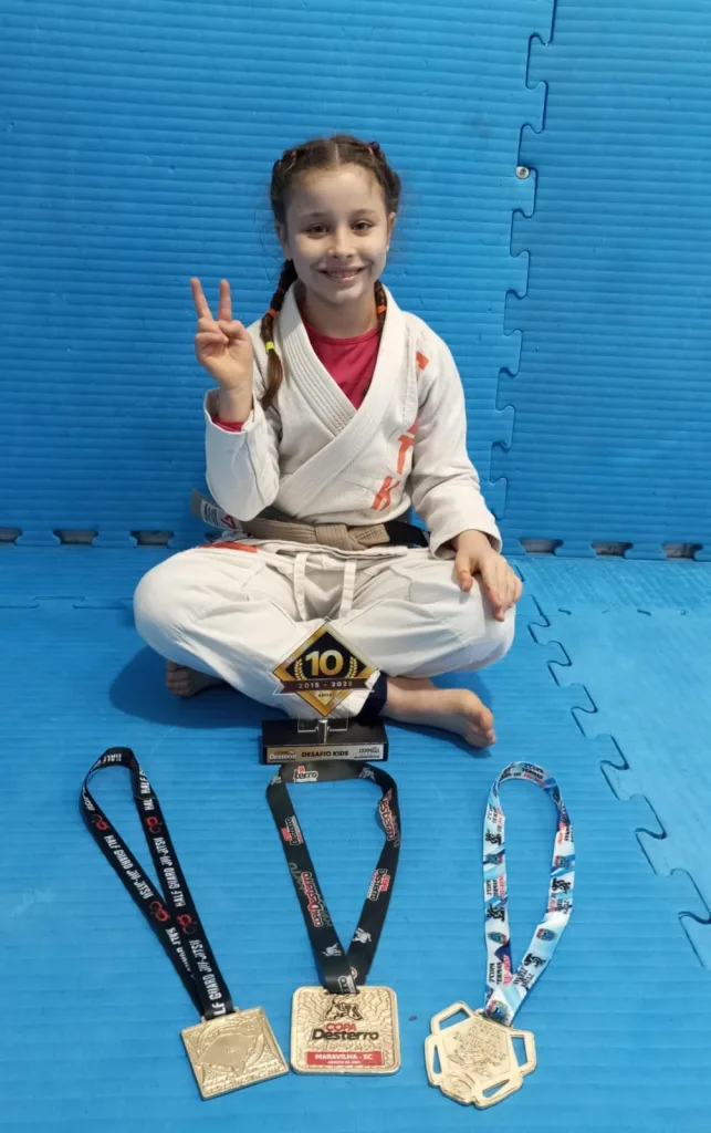 Laura Gusatto teve novas conquistas no jiu-jitsu neste mês