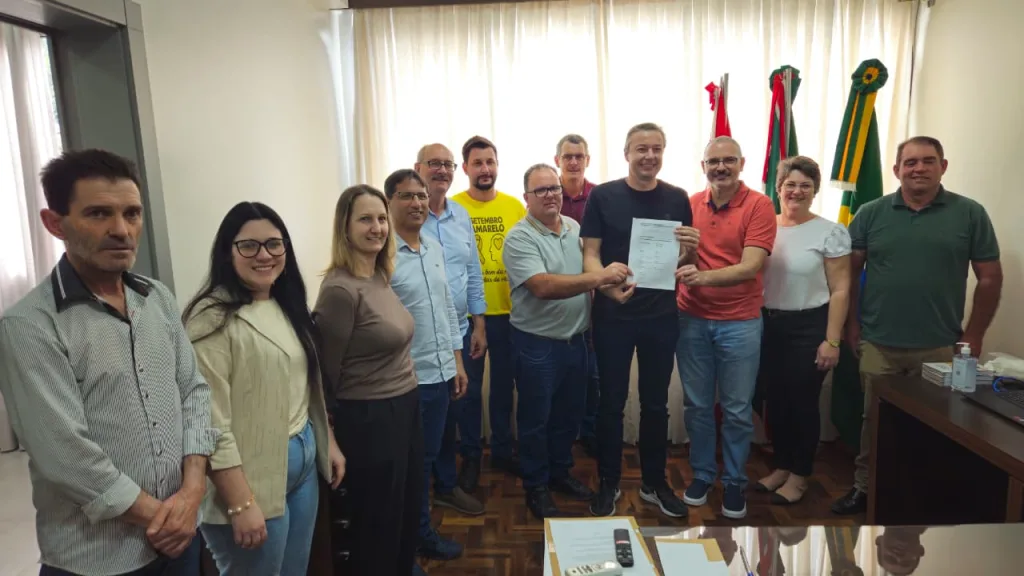 Deputado Estadual Napoleão Bernardes entrega emenda de R$ 100 mil para a Agricultura de Seara