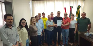 Deputado Estadual Napoleão Bernardes entrega emenda de R$ 100 mil para a Agricultura de Seara