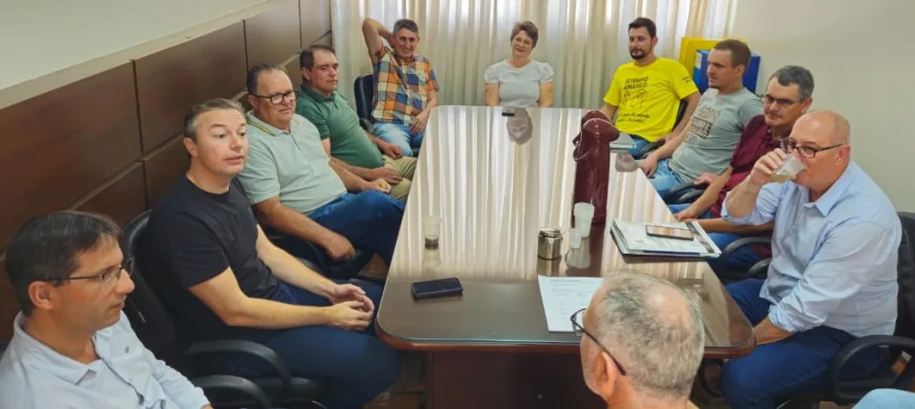 Deputado Estadual Napoleão Bernardes entrega emenda de R$ 100 mil para a Agricultura de Seara