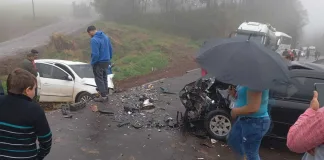 Colisão entre dois veículos interdita totalmente a SC-283 em Arvoredo