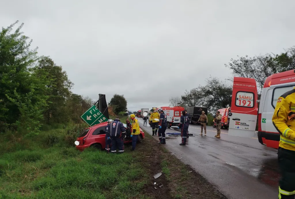 Acidente na BR-282 deixa duas vítimas fatais