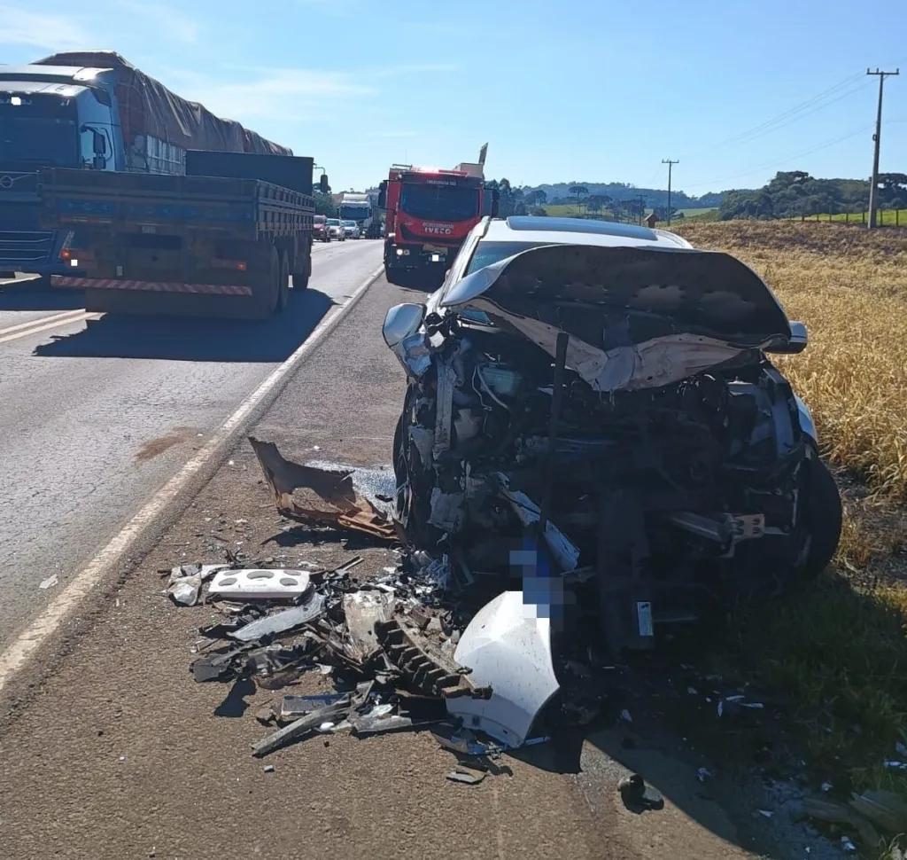 Homem morre em colisão frontal na BR-470