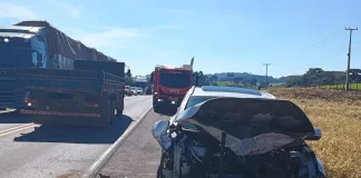 Homem morre em colisão frontal na BR-470