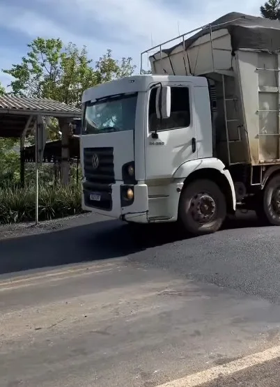 Faixa elevada é construída na SC-155, no trevo da cidade de Xavantina