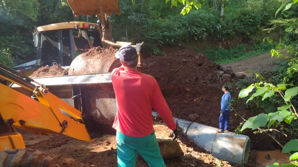 DMER de Arvoredo realiza troca de tubulações e melhorias na malha viária