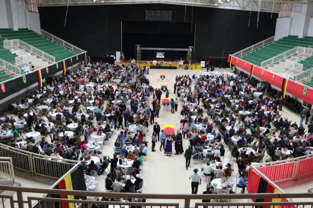 Mais de 1200 idosos participam do primeiro dia do Encontrão em Concórdia