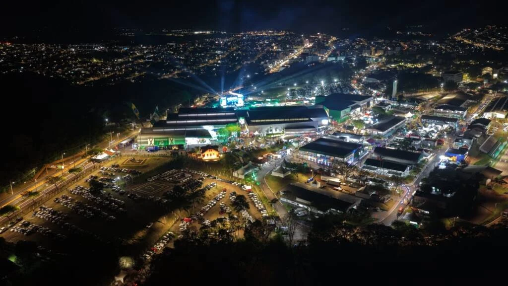 Efapi do Brasil 32,2 mil visitantes passaram pelo parque no primeiro dia da feira