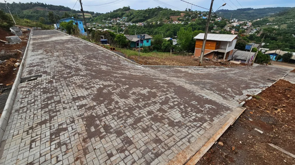 Concluída a pavimentação em pavers na rua Iracema da Costa e parte da rua C