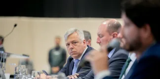 Deputados arquivam proposta de mudança do hino de Santa Catarina