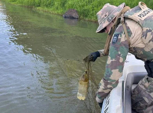 PMA de Chapecó faz apreensão de redes de pesca no rio Uruguai