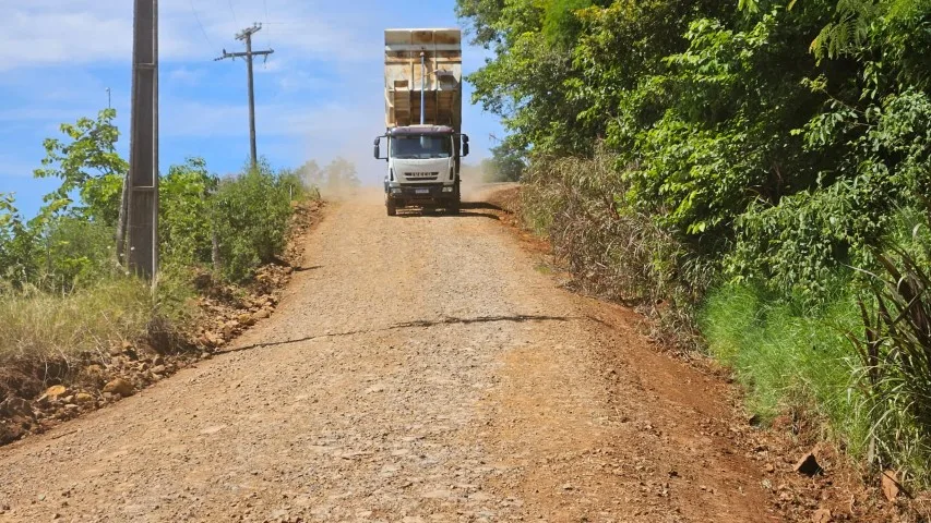 Estrada entre Rui Barbosa e Celso Ramos recebe melhorias