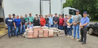 Cestas de auxílio alimentação são entregues a grupos de idosos de Seara