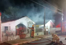 Incêndio destrói residência e deixa homem ferido durante a madrugada em Xanxerê