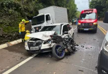Grave acidente envolve vários veículos, deixa uma vítima fatal e três feridos na BR-282