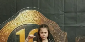 Laura Gusatto participa da cerimônia de entrega do cinturão da Copa Desterro de Jiu-Jitsu