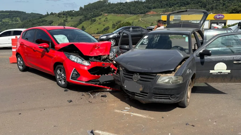 Acidente deixa condutor ferido no trevo de acesso ao Contorno Viário de Seara