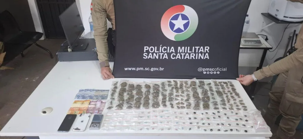 PM encontra drogas em residência no bairro Passo dos Fortes em Chapecó