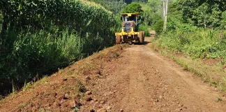 Segue a manutenção das estradas do interior de Seara