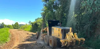 Iniciado o patrolamento da estrada geral entre linha Forquilha e Sede Floresta