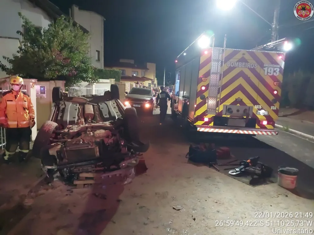 Mulher morre em grave acidente envolvendo três veículos em Videira