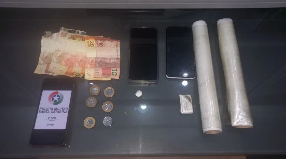 PM apreende cocaína e dinheiro com menores em ponto de tráfico em Chapecó
