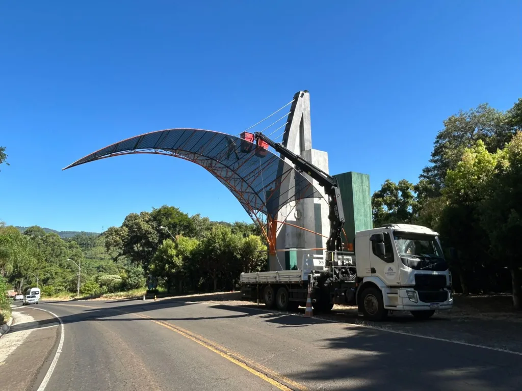 Iniciada a reforma do pórtico de entrada de Seara