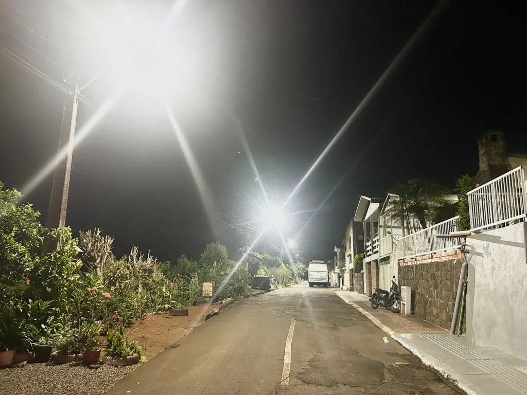 Rua José Zanluchi recebe iluminação em LED